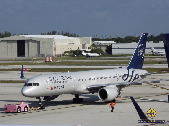 Boeing 757-232